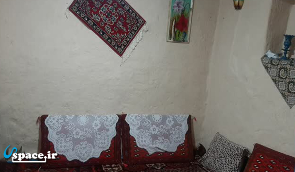 نمای داخلی اتاق اقامتگاه بوم گردی ساره گل - ملحمدره - اسدآباد - همدان